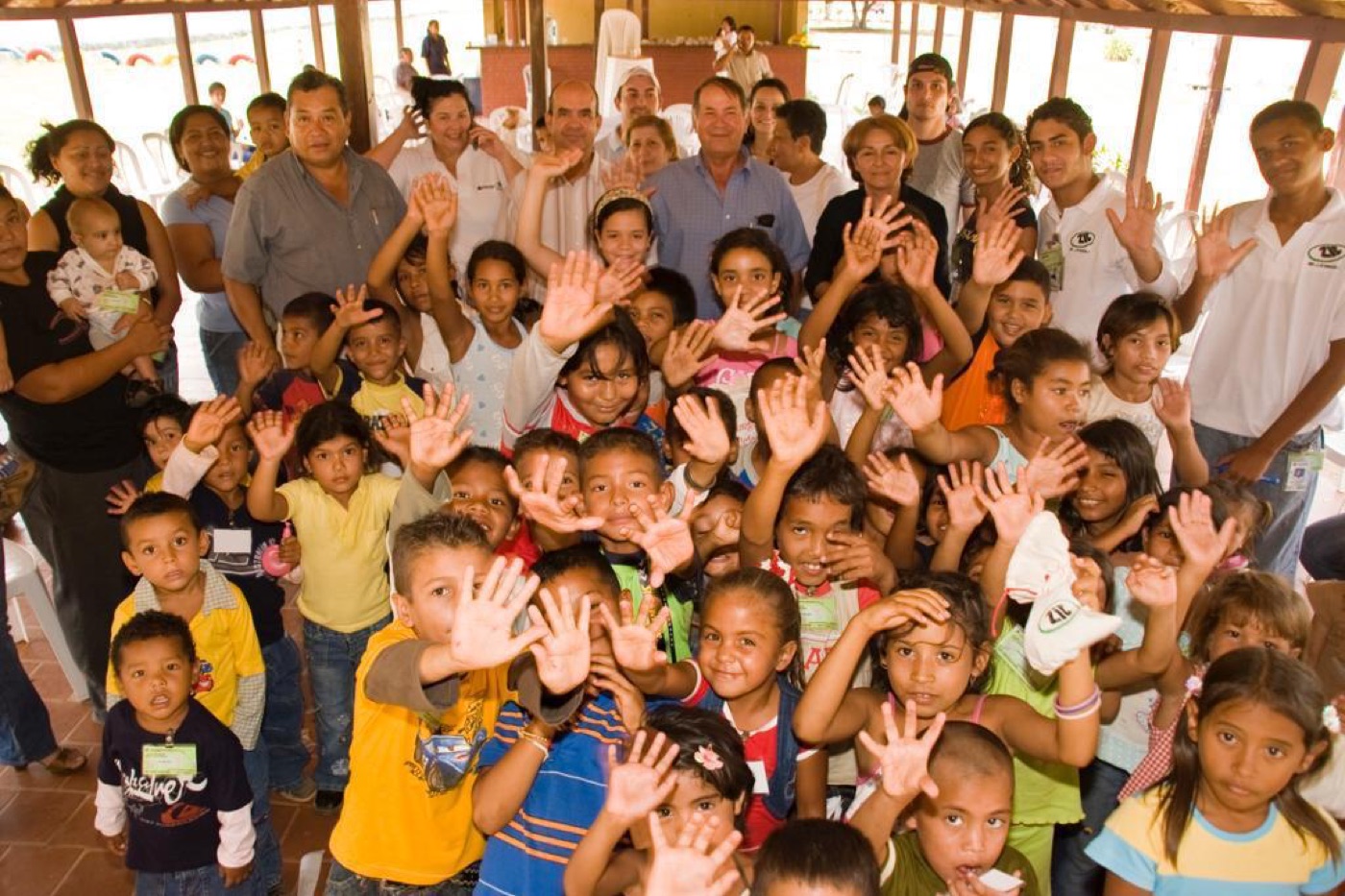 Jornada comunitaria de ZIC con ninos y familias de la zona